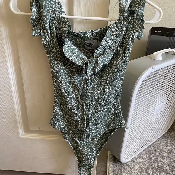 Princess Polly asha bodysuit size 2 - Picture 2 of 2